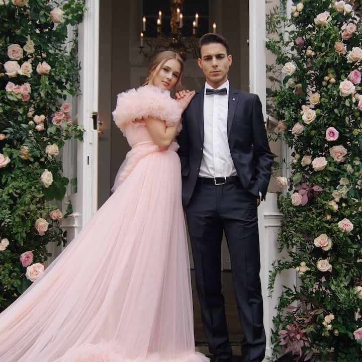 hochzeitspaar vor villa eugenia