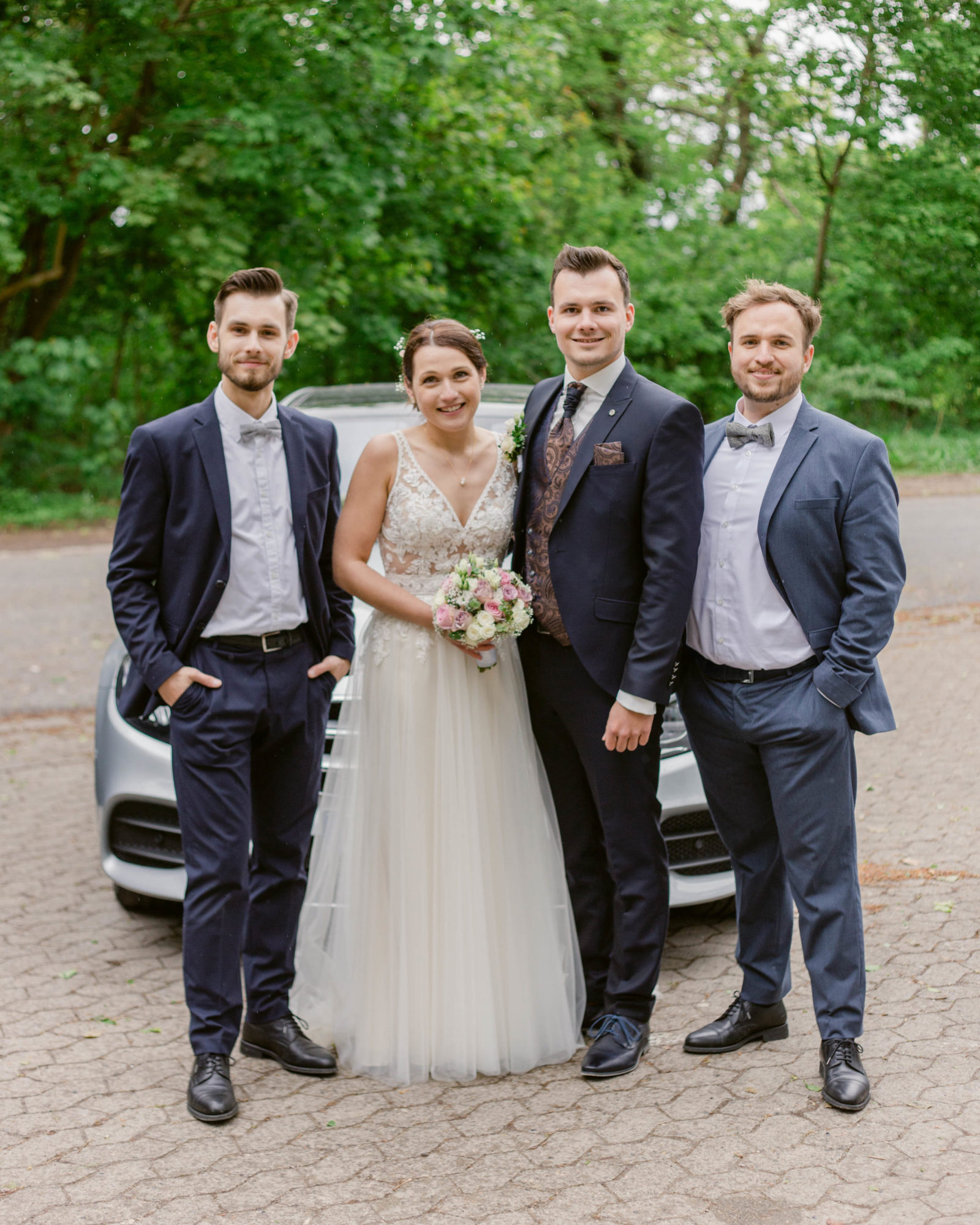 videograf gruppenbild mit hochzeitspaar videograf gruppenbild mit hochzeitspaar